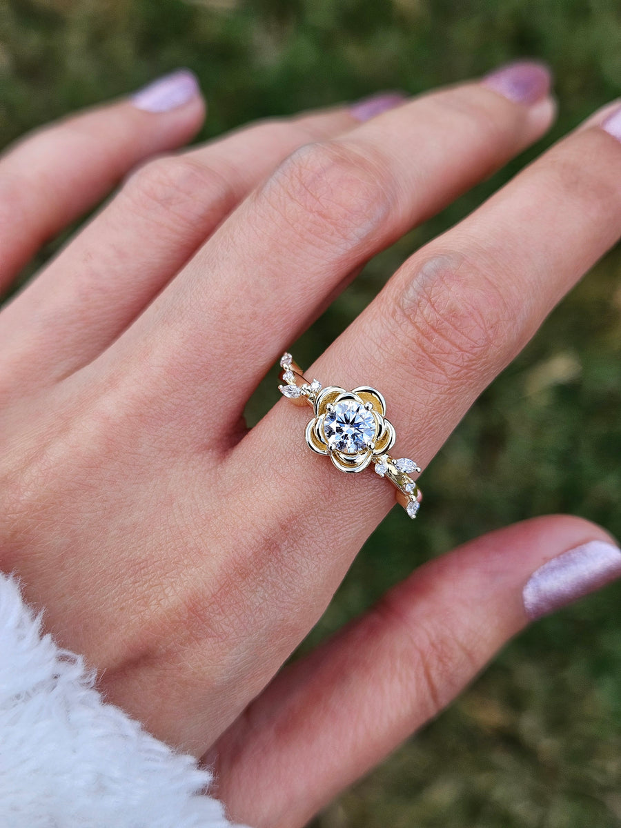 Rose Flower Natural Round Diamond Engagement Ring in 18K Gold