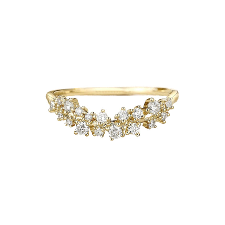 Twinkling Lights Curved Diamond Wedding Ring In 18K Gold